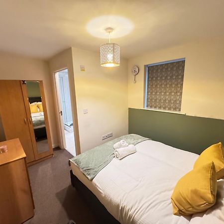 The Vogue Stay, 3 Bedrooms, 2 Bathrooms, Ideal For Jr & Oxford Hospitals, Free Carpark, Conveniently Located For Ring Road Access, 2 Miles From Oxford City Centre Easy Car & Bus Route Екстер'єр фото