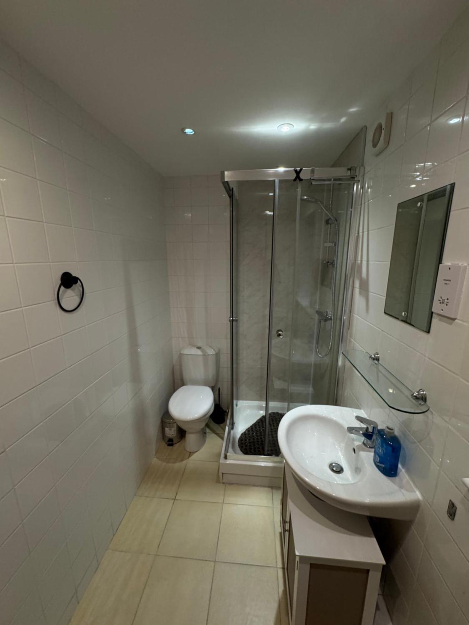 The Vogue Stay, 3 Bedrooms, 2 Bathrooms, Ideal For Jr & Oxford Hospitals, Free Carpark, Conveniently Located For Ring Road Access, 2 Miles From Oxford City Centre Easy Car & Bus Route Екстер'єр фото