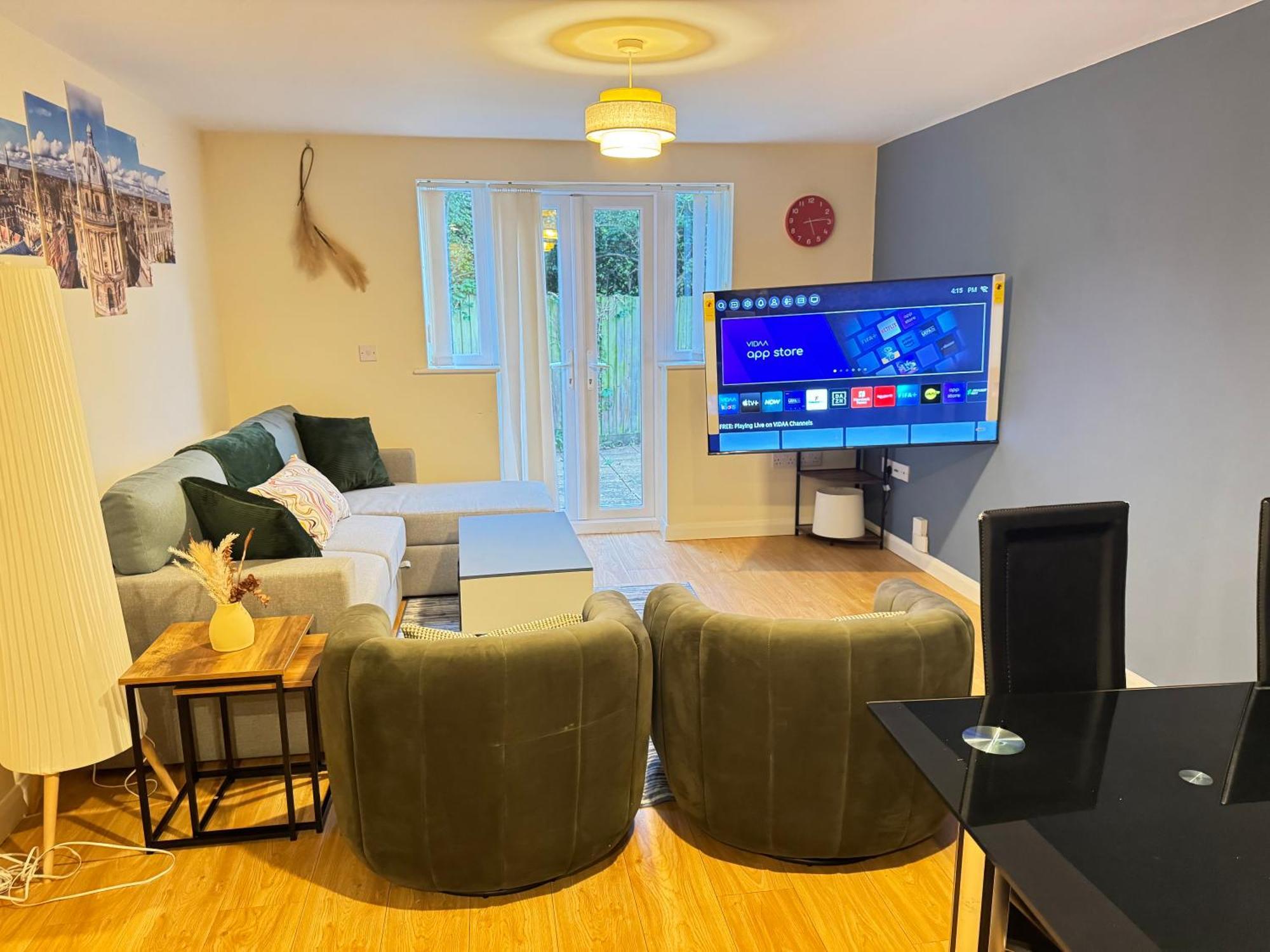 The Vogue Stay, 3 Bedrooms, 2 Bathrooms, Ideal For Jr & Oxford Hospitals, Free Carpark, Conveniently Located For Ring Road Access, 2 Miles From Oxford City Centre Easy Car & Bus Route Екстер'єр фото