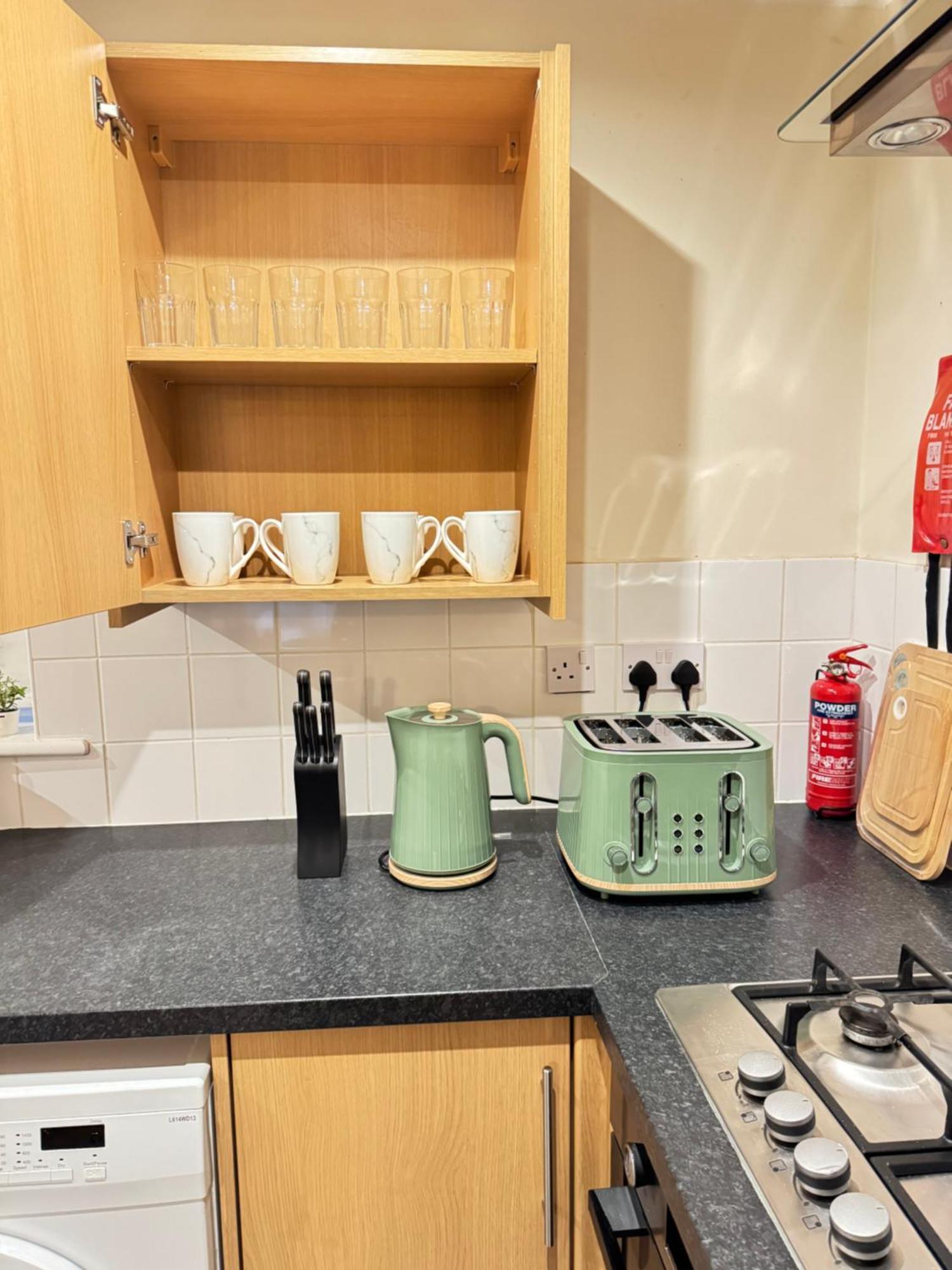 The Vogue Stay, 3 Bedrooms, 2 Bathrooms, Ideal For Jr & Oxford Hospitals, Free Carpark, Conveniently Located For Ring Road Access, 2 Miles From Oxford City Centre Easy Car & Bus Route Екстер'єр фото