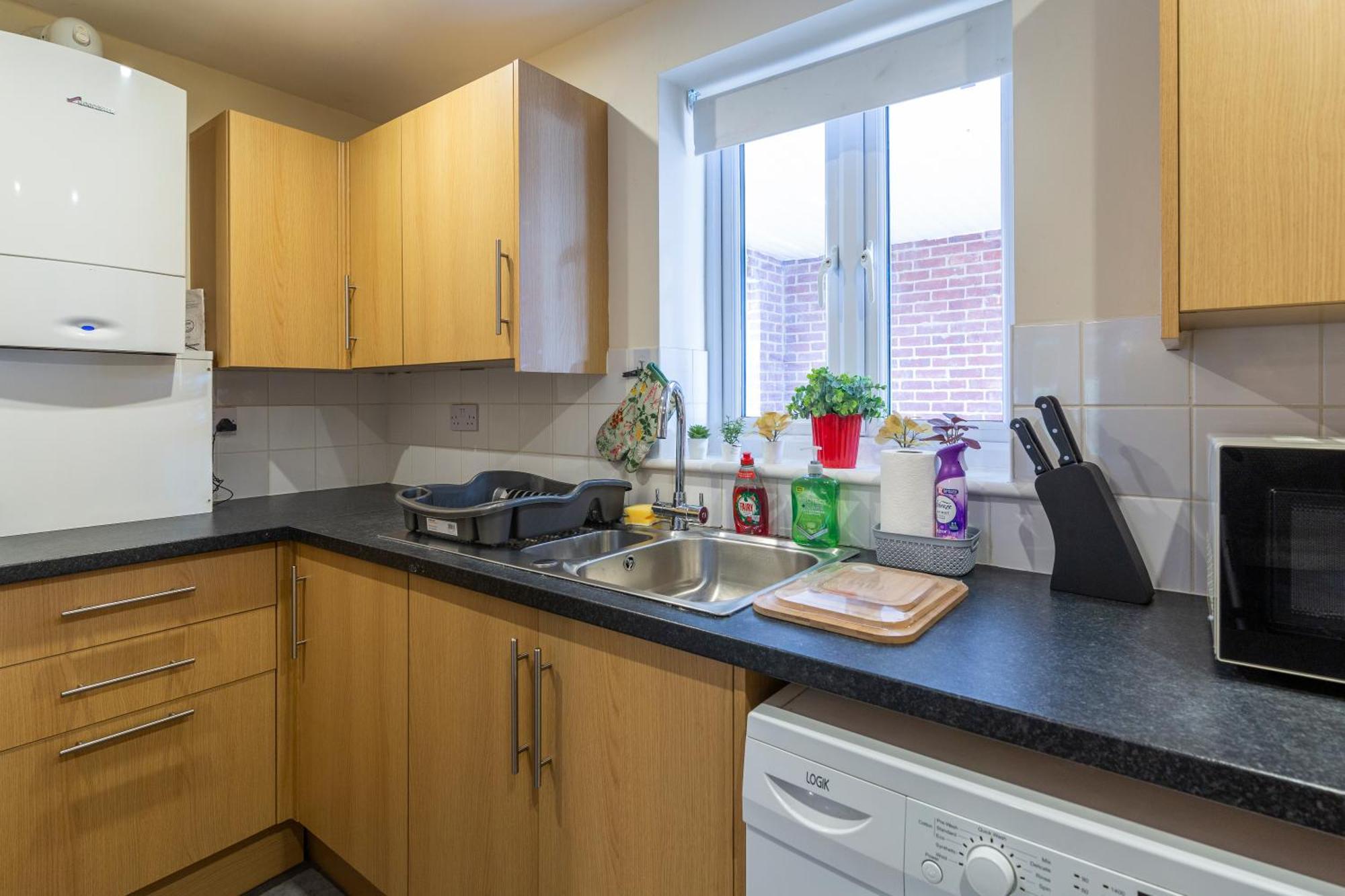 The Vogue Stay, 3 Bedrooms, 2 Bathrooms, Ideal For Jr & Oxford Hospitals, Free Carpark, Conveniently Located For Ring Road Access, 2 Miles From Oxford City Centre Easy Car & Bus Route Екстер'єр фото