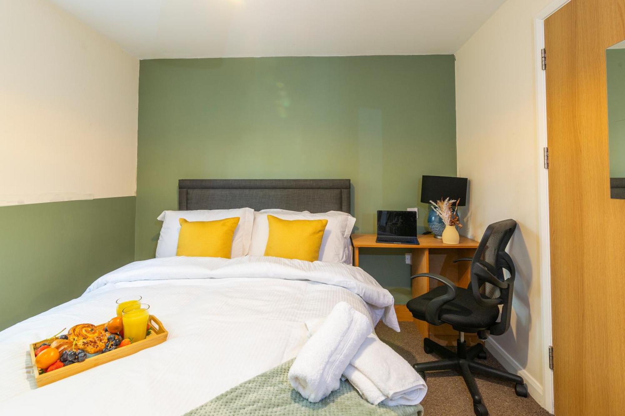 The Vogue Stay, 3 Bedrooms, 2 Bathrooms, Ideal For Jr & Oxford Hospitals, Free Carpark, Conveniently Located For Ring Road Access, 2 Miles From Oxford City Centre Easy Car & Bus Route Екстер'єр фото