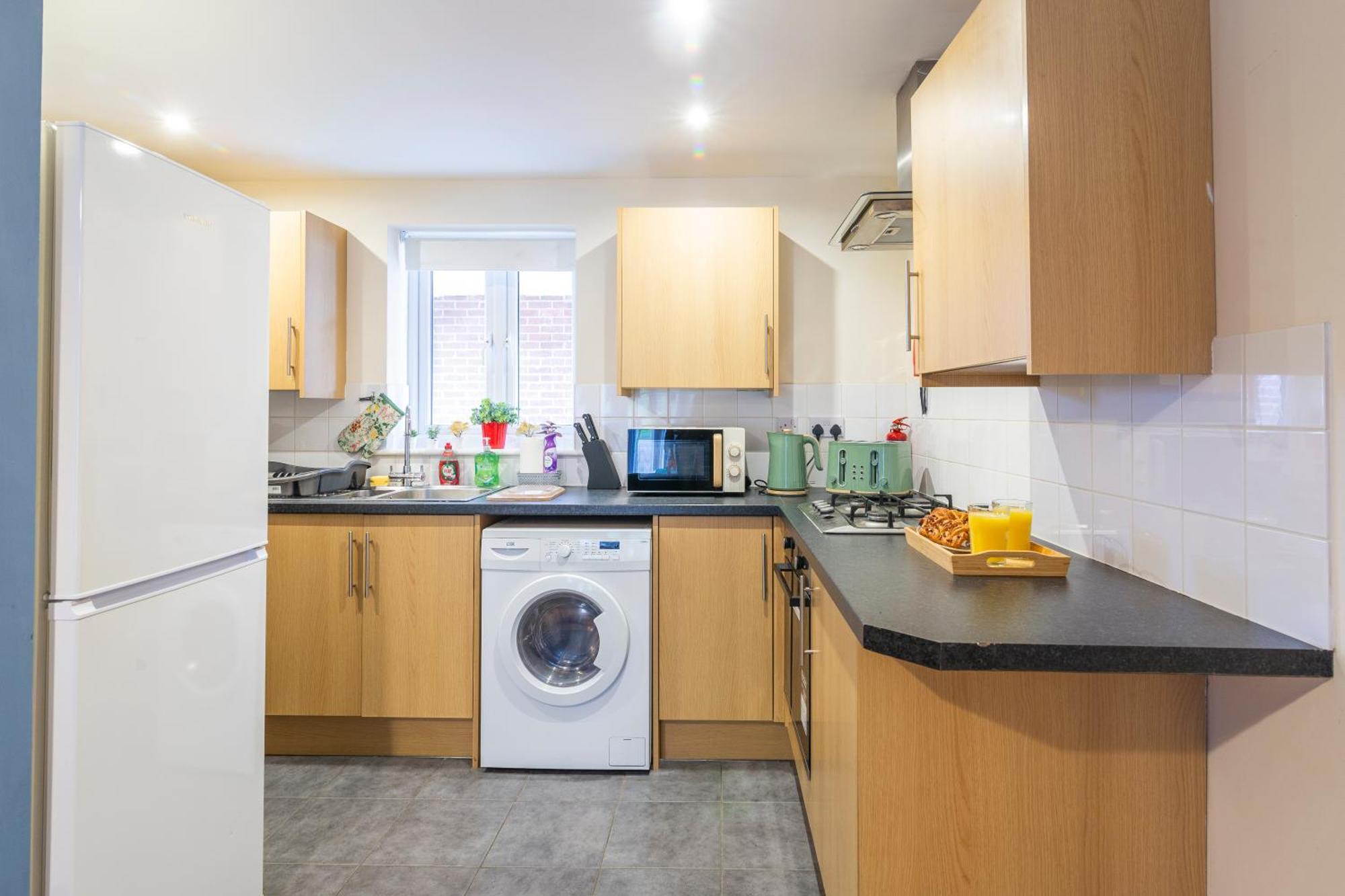 The Vogue Stay, 3 Bedrooms, 2 Bathrooms, Ideal For Jr & Oxford Hospitals, Free Carpark, Conveniently Located For Ring Road Access, 2 Miles From Oxford City Centre Easy Car & Bus Route Екстер'єр фото