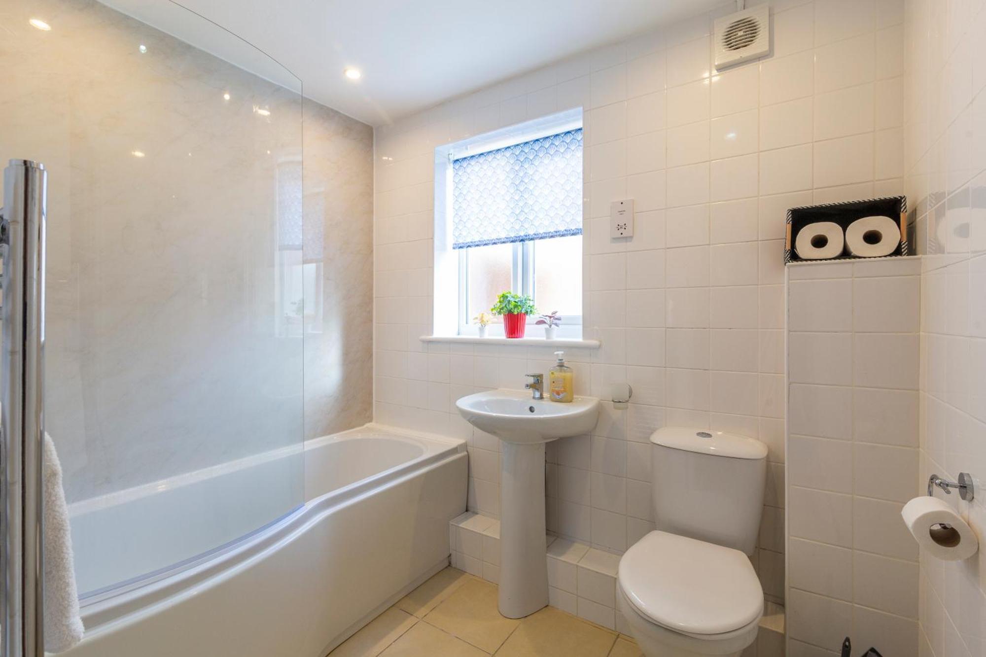 The Vogue Stay, 3 Bedrooms, 2 Bathrooms, Ideal For Jr & Oxford Hospitals, Free Carpark, Conveniently Located For Ring Road Access, 2 Miles From Oxford City Centre Easy Car & Bus Route Екстер'єр фото